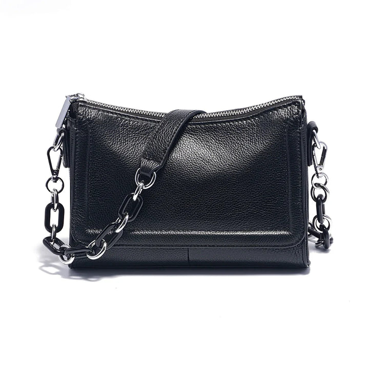 Sac femme en cuir végétalien marron, porté épaule, polyvalent et accessoire mode incontournable.
