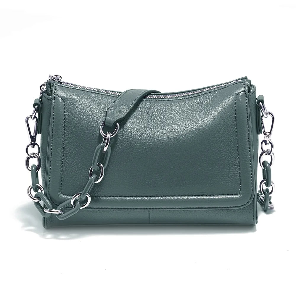 Sac bandoulière polyvalent pour femme en cuir végétalien, couleur taupe, design moderne.
