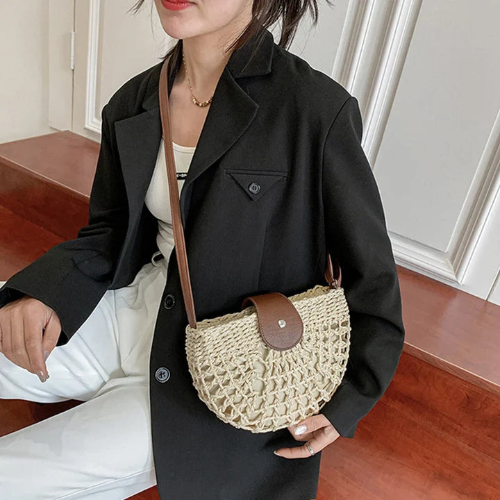 Sac à bandoulière en paille tressée pour femme, modèle Ondas Chic, couleur crème.