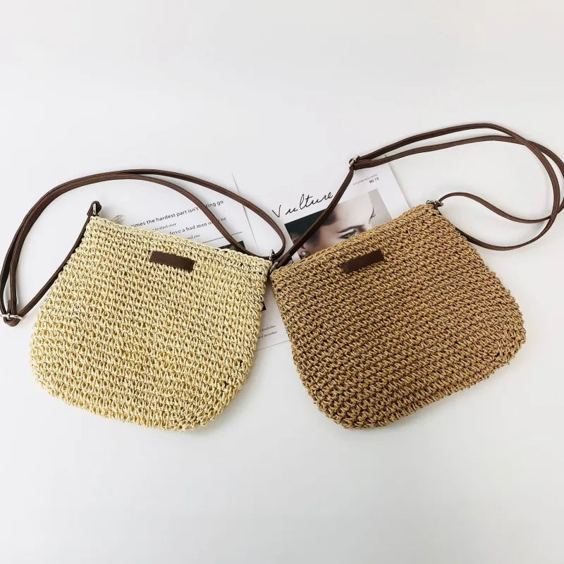 Sac bandoulière femme en paille, alliant élégance et praticité. Un accessoire estival incontournable pour un look bohème.