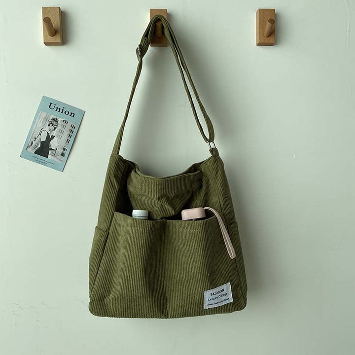 Sac épaule femme polyvalent en velours côtelé, très pratique pour le quotidien et les sorties.