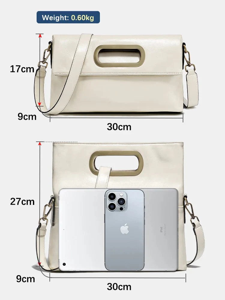 Vue intérieure du sac Gabrielle, montrant les compartiments pratiques et la doublure en tissu.