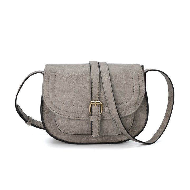 Sac quotidien femme en similicuir, style chic avec rabat et bandoulière ajustable.