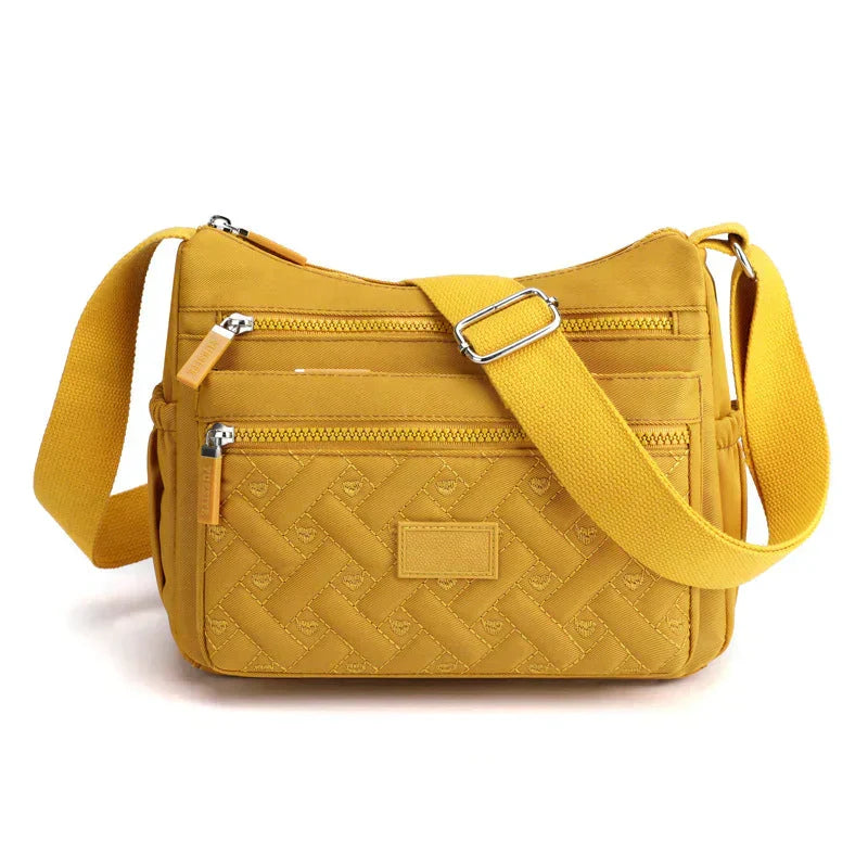 Sac à bandoulière femme élégant, chic et polyvalent pour un usage quotidien. Accessoire de mode tendance.