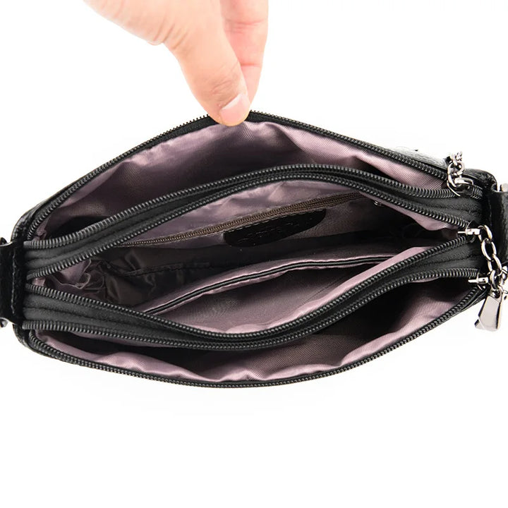 Sac pochette femme effet crocodile, bandoulière ajustable, pour un style moderne et chic.