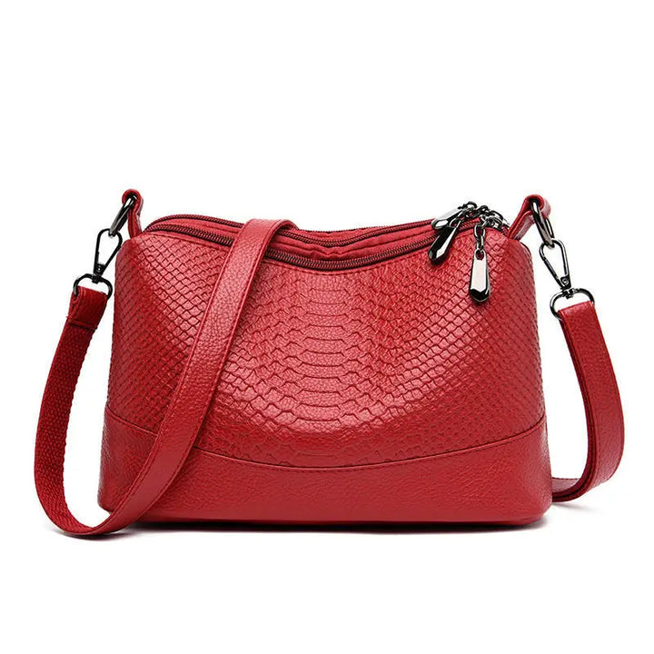 Pochette pratique femme effet crocodile, en simili cuir, avec bandoulière fine et moderne.