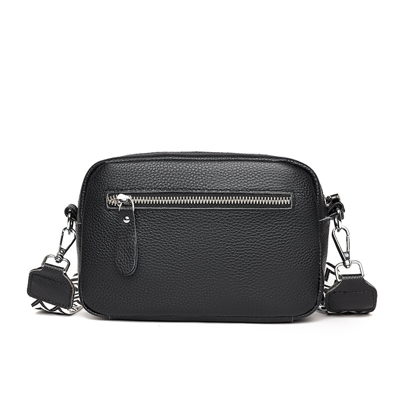 Sac à main bandoulière chic en cuir véritable pour femme, accessoire de mode intemporel et élégant.