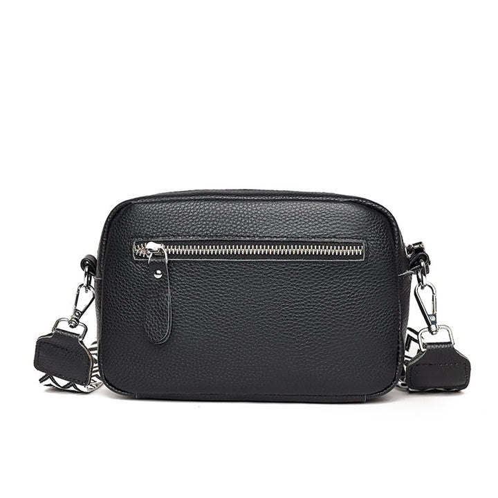 Sac à main bandoulière chic en cuir véritable pour femme, accessoire de mode intemporel et élégant.