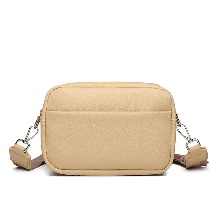 Sac bandoulière femme pratique, assez spacieux pour l'essentiel, avec sangle large confortable.