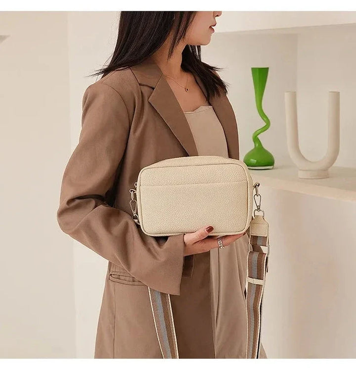 Sac à main femme en cuir PU avec sangle large et ajustable, parfait accessoire de mode polyvalent.