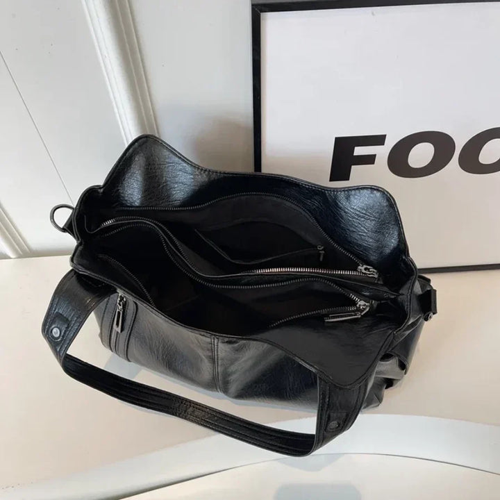 Sac chic femme, design moderne, en cuir synthétique, accessoire mode idéal pour toute tenue.