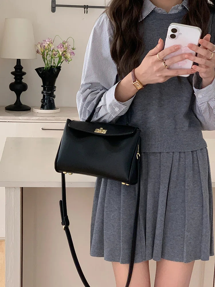 Sac quotidien femme, simili cuir de qualité, bandoulière confortable, espace optimisé.