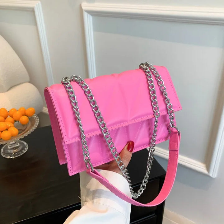 Sac bandoulière femme élégant, similicuir noir, chaîne dorée, style casual chic