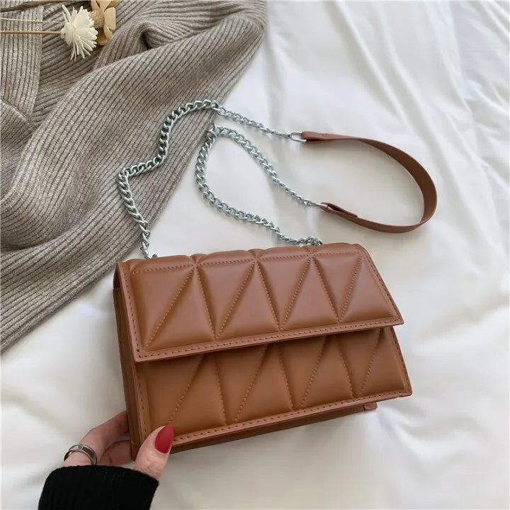 Sac femme noir, bandoulière avec chaîne métallique, polyvalent et élégant