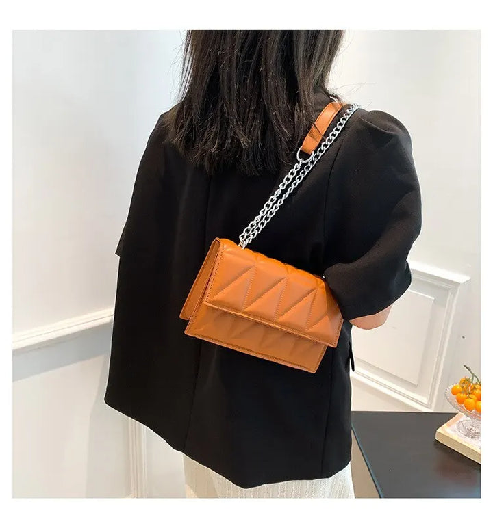 Sac à chaîne bandoulière, noir, élégance et mode pour femme, accessoire versatile