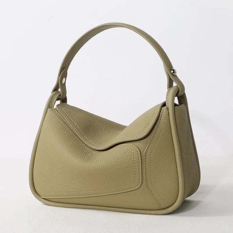 Sac bandoulière femme luxe en cuir véritable, élégant et chic, accessoire mode.