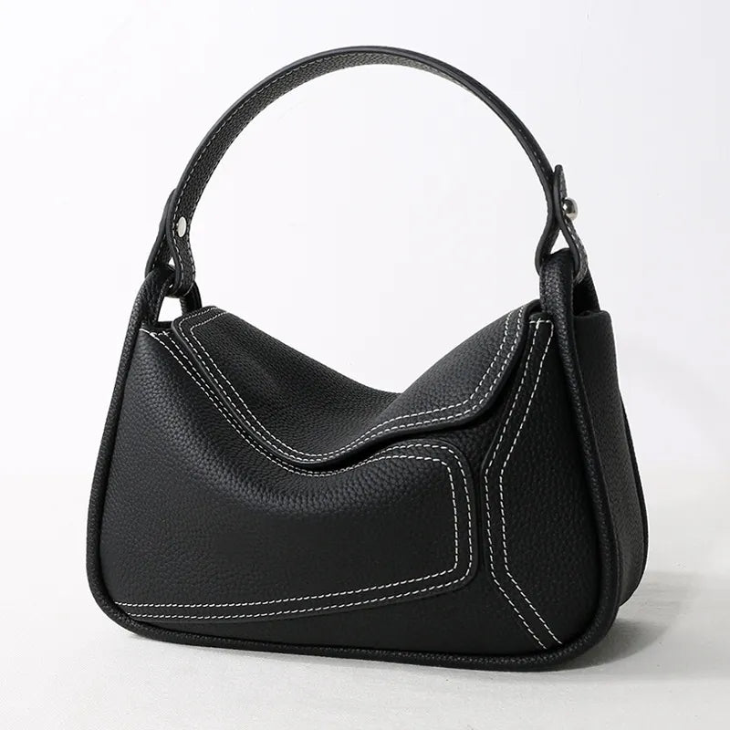 Sac à main femme en cuir véritable marron, type bandoulière, idéal pour un look chic.