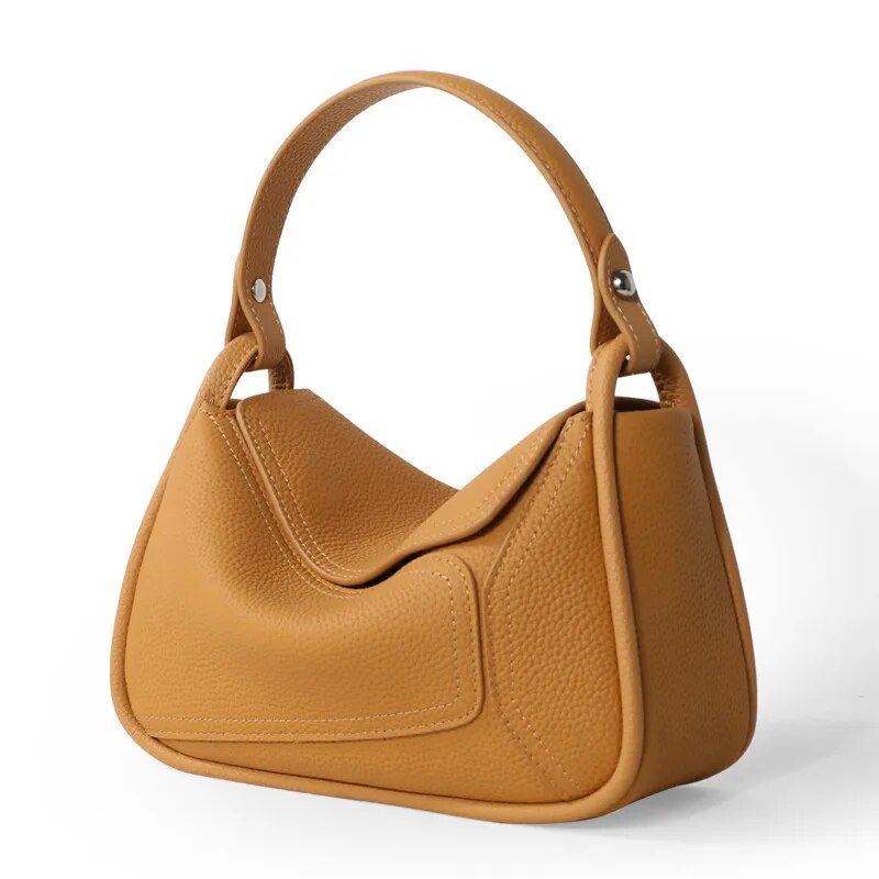 Intérieur spacieux d'un sac bandoulière femme en cuir véritable, démontrant sa praticité.