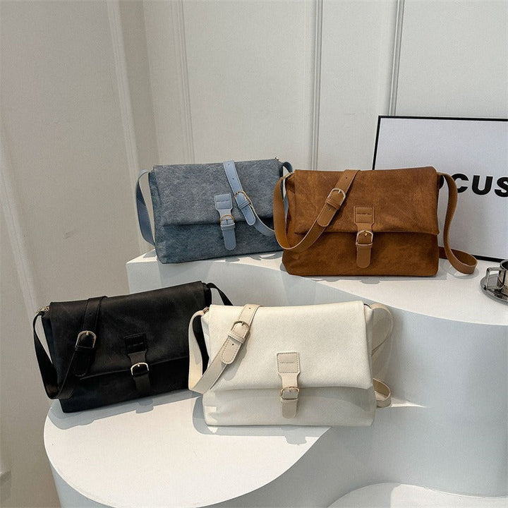 Sac à bandoulière femme polyvalent. Design minimaliste et élégant en cuir synthétique, accessoire de mode quotidien.