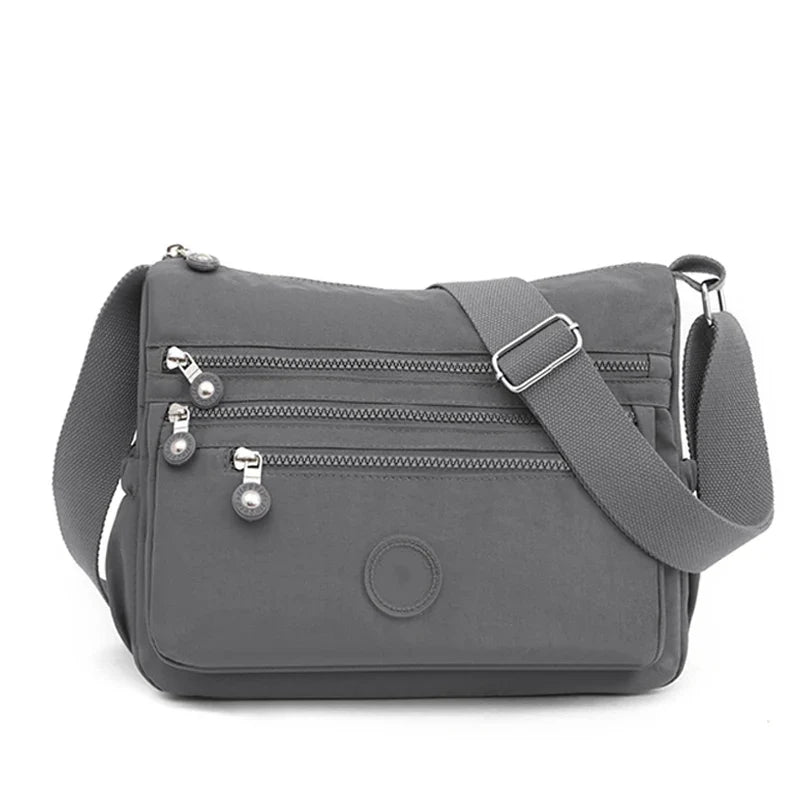 Sac bandoulière femme élégant et pratique, idéal pour le voyage et l'usage quotidien.