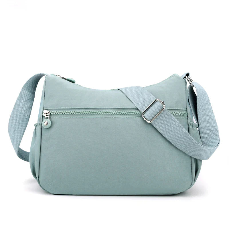 Sac bandoulière femme fonctionnel et stylé, conçu pour la femme active et organisée.