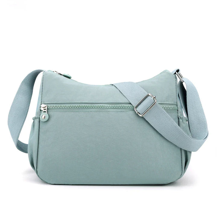 Sac bandoulière femme fonctionnel et stylé, conçu pour la femme active et organisée.