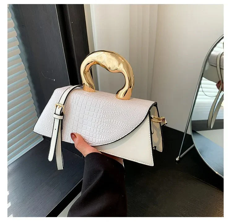 Collection de sacs bandoulière femme effet croco: noir, rouge, marron, accessoire tendance