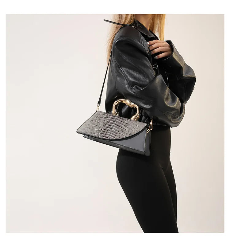 Sac à main bandoulière femme effet croco, design épuré et moderne, accessoire de mode intemporel