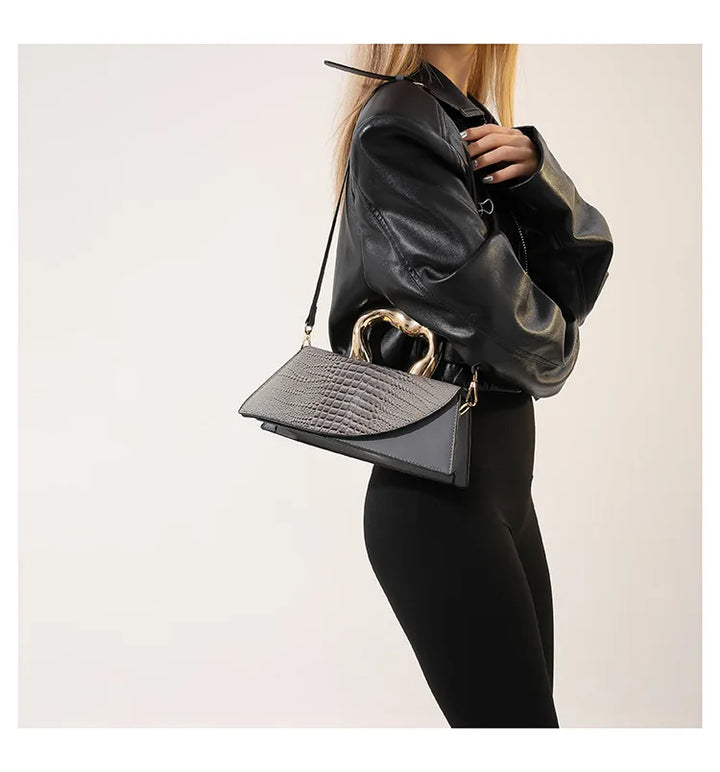 Sac à main bandoulière femme effet croco, design épuré et moderne, accessoire de mode intemporel