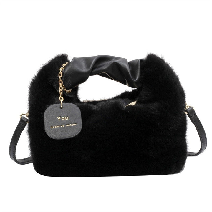 Sac bandoulière femme noir en fausse fourrure, parfait pour l'hiver, accessoire de mode élégant et chaud.