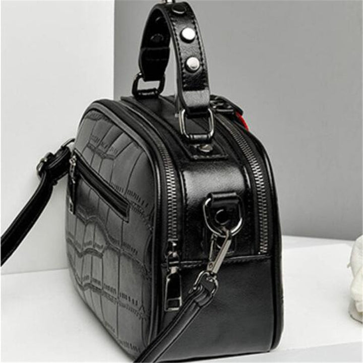 Sac à bandoulière femme noir, texture croco, luxueux et pratique, accessoire mode indispensable
