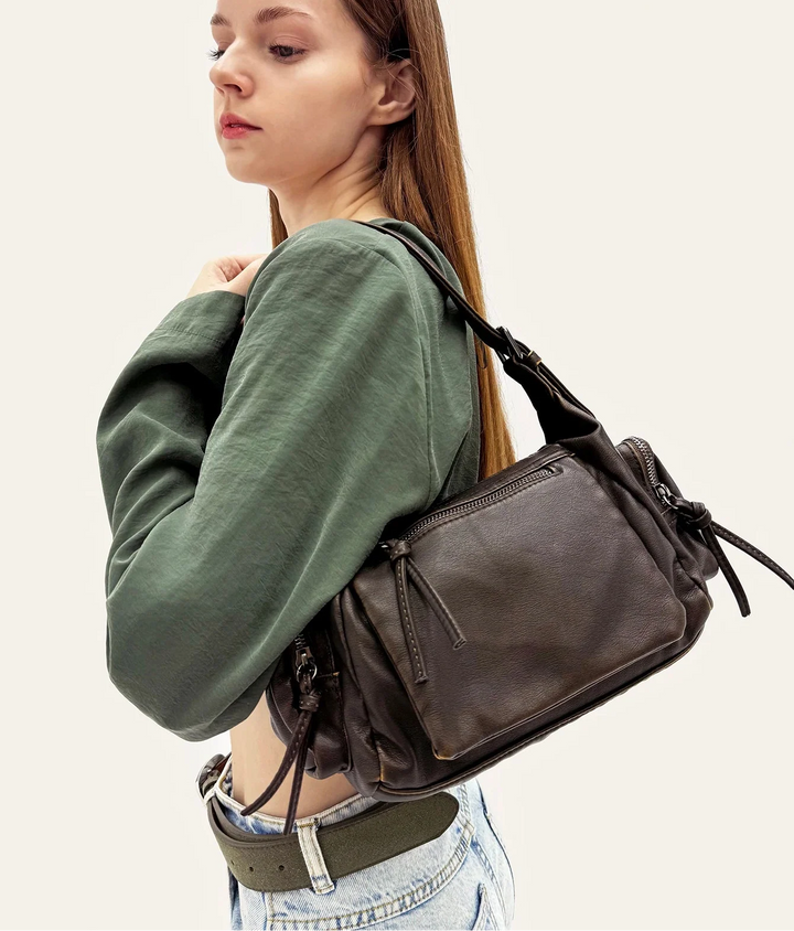 Sac femme vintage, porté épaule ou bandoulière. Effet délavé unique et chic.