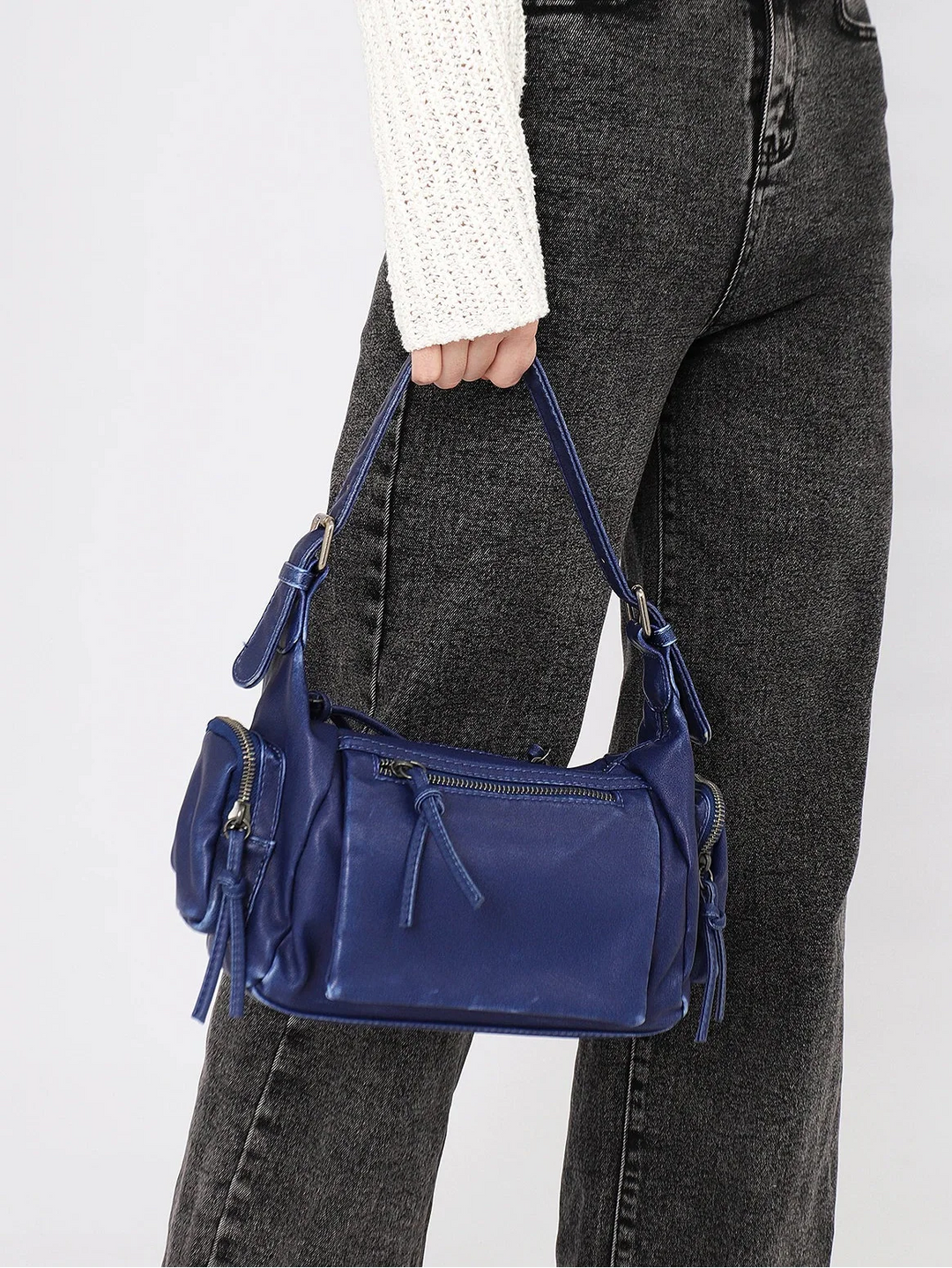 Sac bandoulière femme en similicuir vieilli, effet délavé. Tendance vintage affirmée.