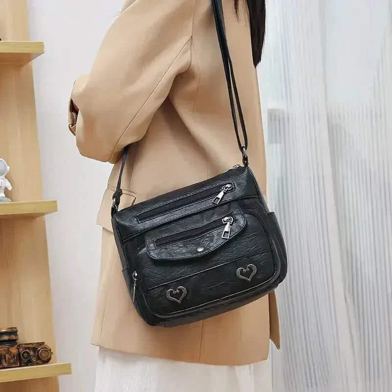Sac femme en cuir PU vintage, style intemporel avec touche moderne 'Love', idéal pour la ville.