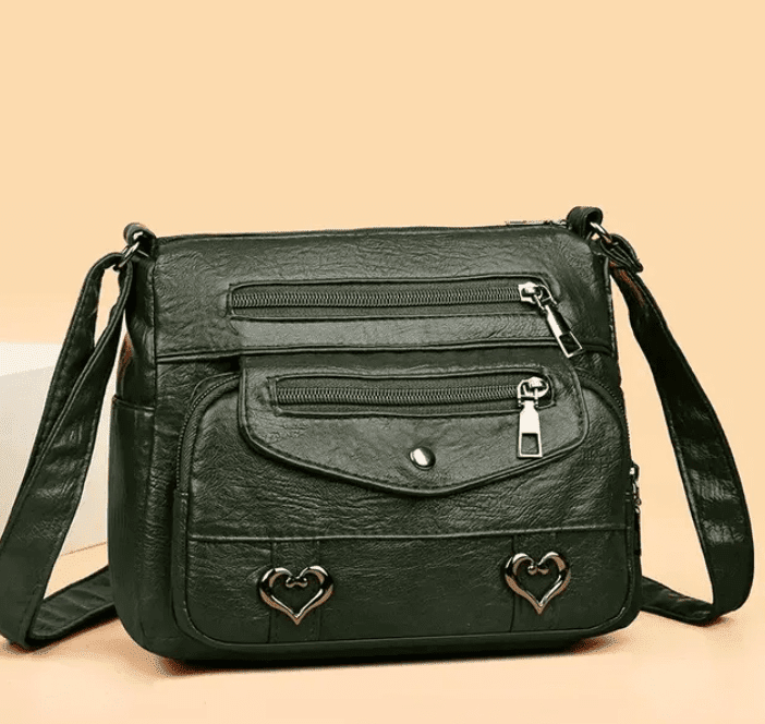 Sac femme en cuir de qualité, look vintage avec l'inscription 'Love', un accessoire durable.