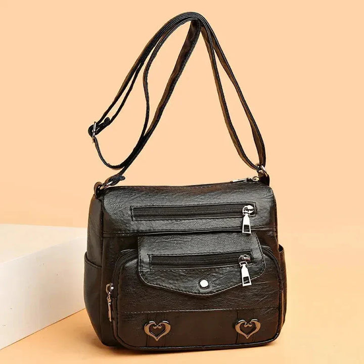 Idée cadeau : sac bandoulière femme vintage 'Love', accessoire mode en cuir pour toutes occasions.