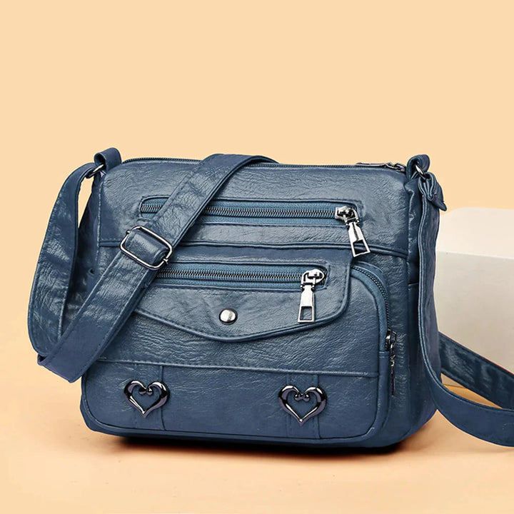 Sac femme en cuir vintage, inscription 'Love' embossée, look chic et décontracté.