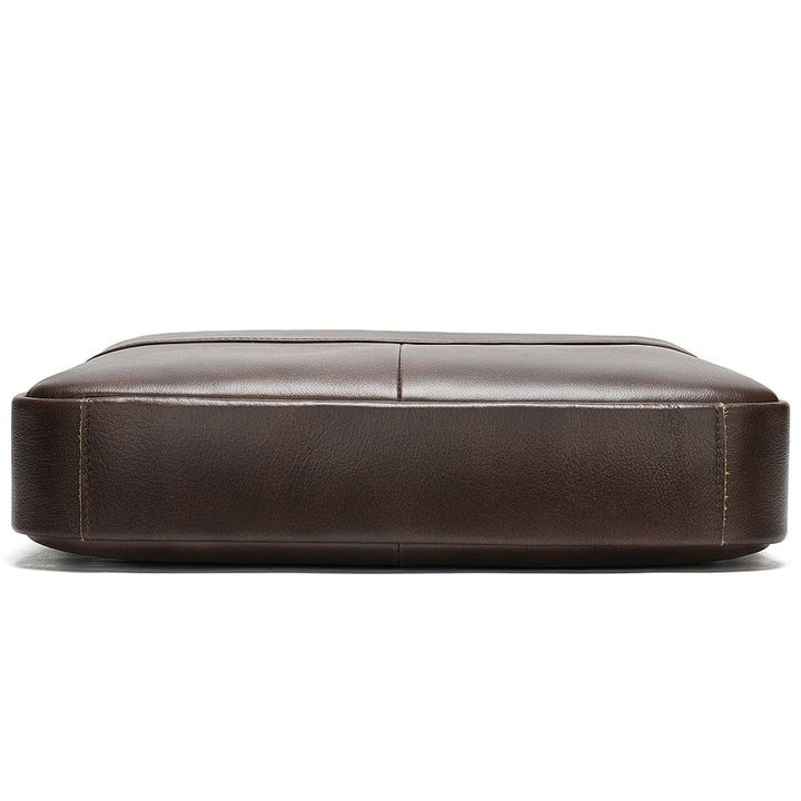 Accessoire de mode homme: sac bandoulière chic en cuir vegan marron ou noir
