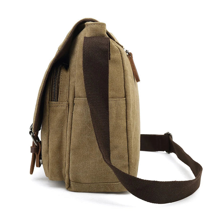 Sac bandoulière homme avec sangle ajustable et robuste, offrant confort et polyvalence pour tous vos besoins.
