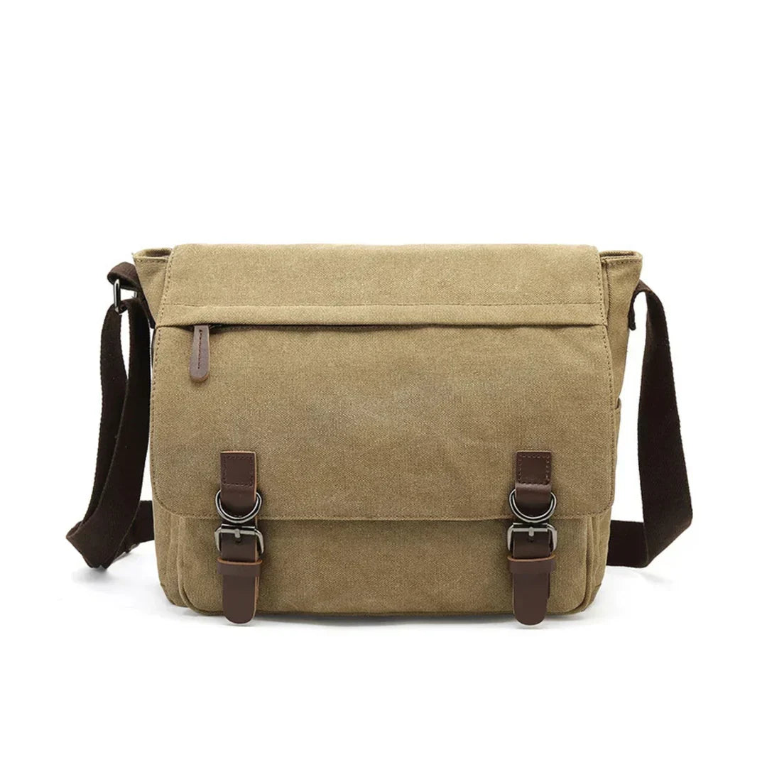 Sac messager homme robuste en toile, vue latérale soulignant sa capacité et son style décontracté.
