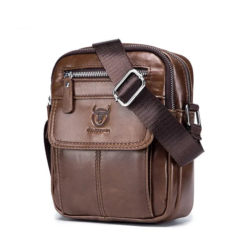 Sac bandoulière homme noir en cuir synthétique, élégant et pratique pour le quotidien et l'organisation.