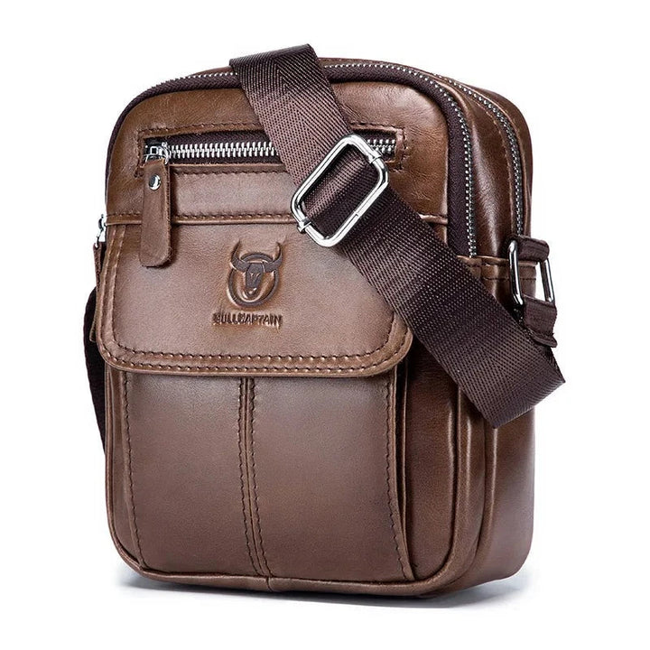 Sac bandoulière homme en cuir synthétique, noir ou marron, pour style et organisation pratique.
