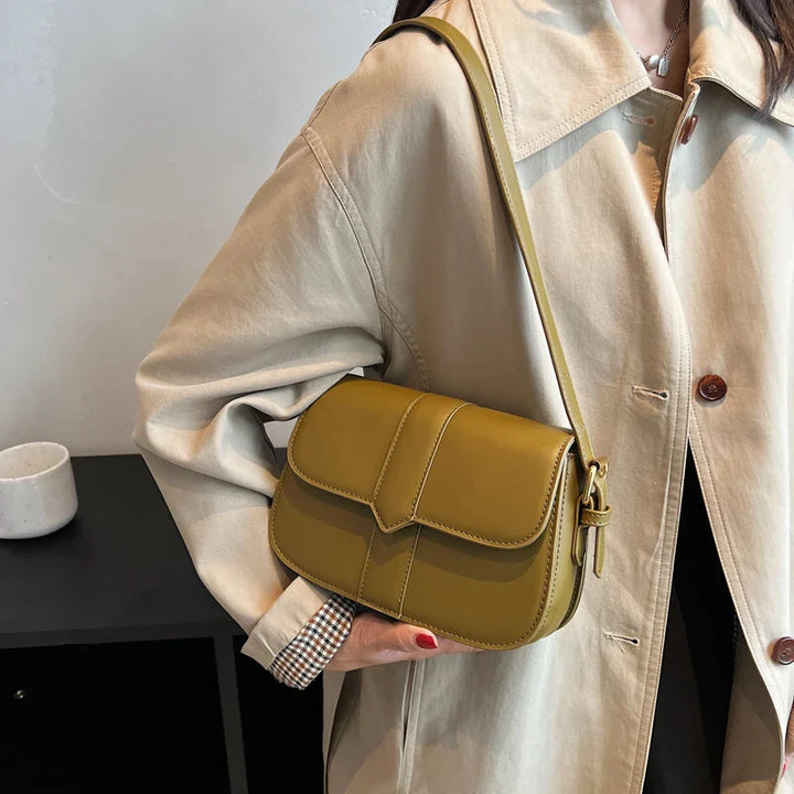 Sac bandoulière kaki élégant en similicuir pour femme, vue de face, accessoire mode