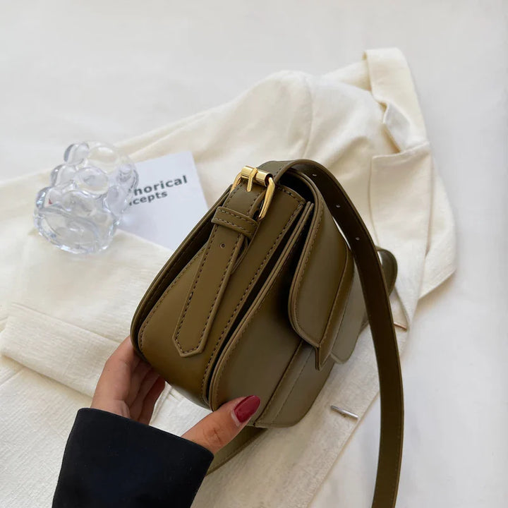Vue arrière du sac bandoulière kaki avec poche zippée, accessoire pratique