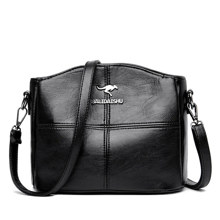 Sac à bandoulière en cuir souple, accessoire femme élégant et intemporel pour toutes saisons.
