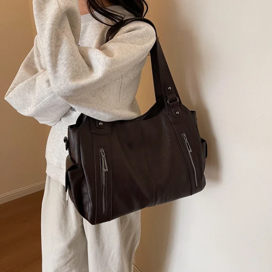 Sac à bandoulière élégant en cuir végétal pour femme, style chic et pratique au quotidien.