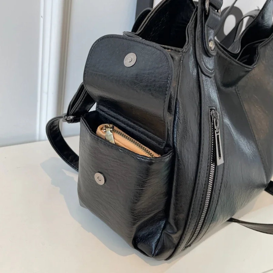 Accessoire chic et pratique : sac bandoulière femme en cuir végétal, pour le quotidien.