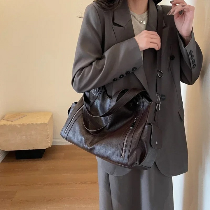 Sac femme mode en cuir végétal, idéal pour le quotidien, accessoire chic et organisé.