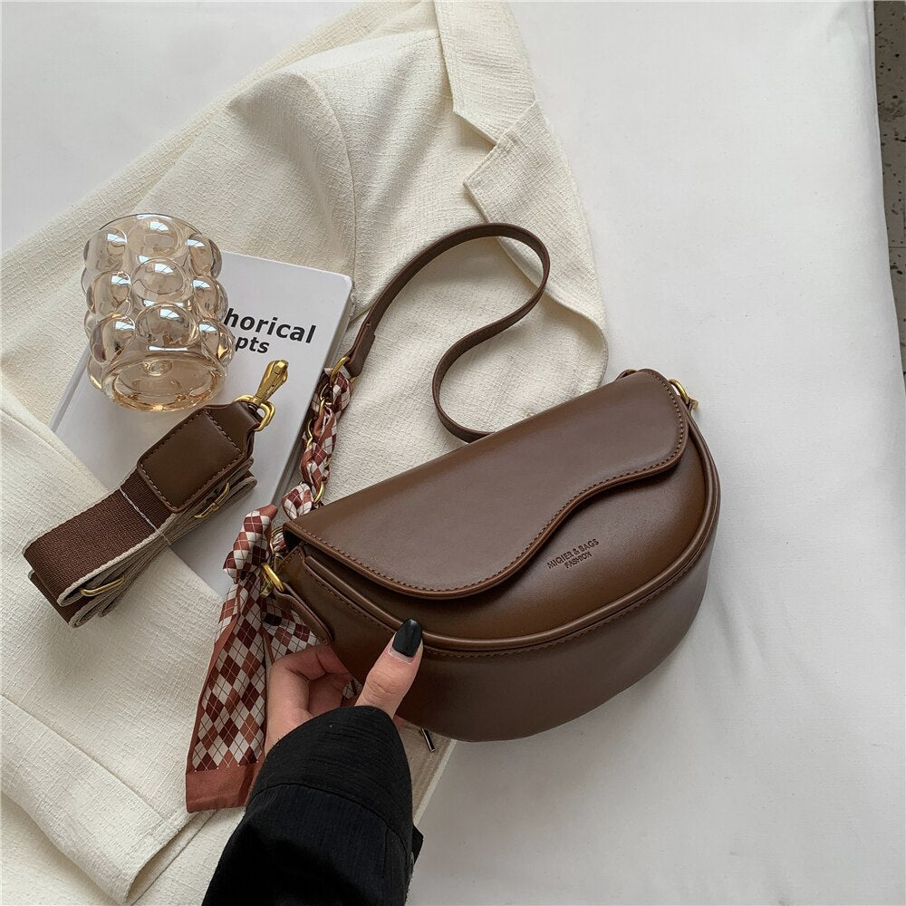 Sac bandoulière femme en cuir PU, design minimaliste et élégant, un must-have de la mode féminine.