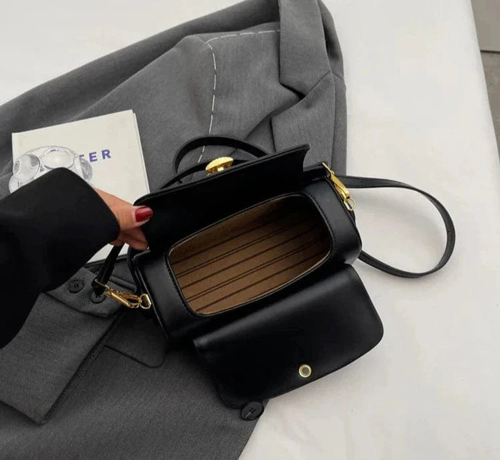 Sac femme en cuir PU rose avec ses dimensions, accessoire compact et élégant.